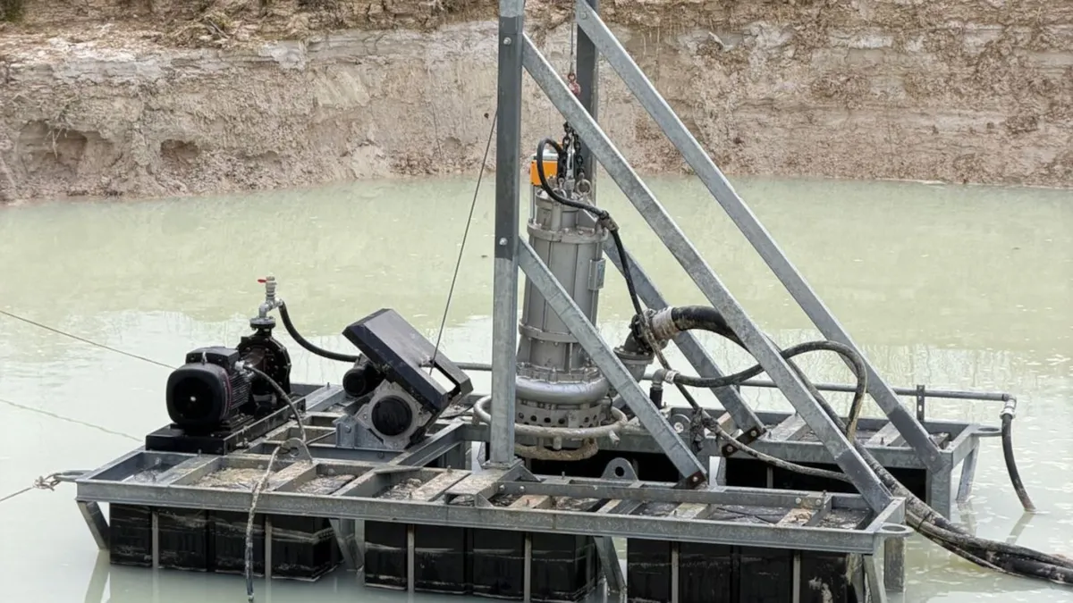 Toyo submersible dredge pump with patented agitator in operation